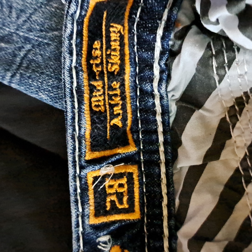 Clothes - Picture 3 of 3